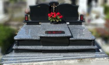 Nagrobki podwójne 9